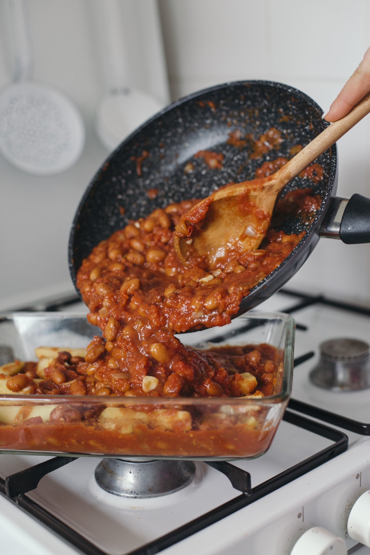 vegetarische bruine bonen schotel