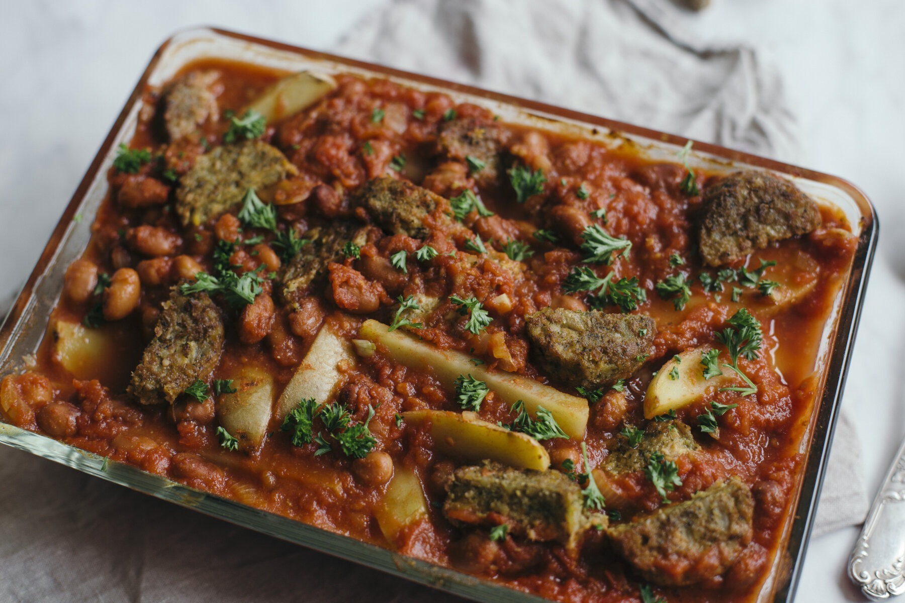 vegetarische bruine bonen schotel