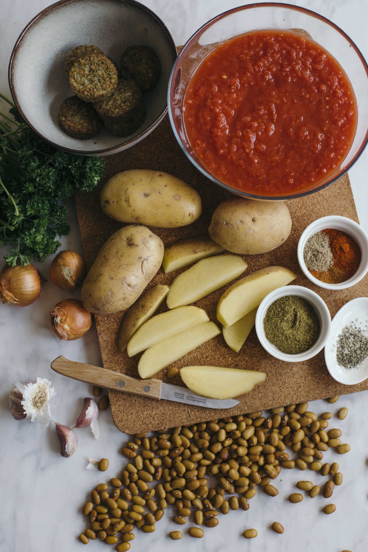 vegetarische bruine bonen schotel