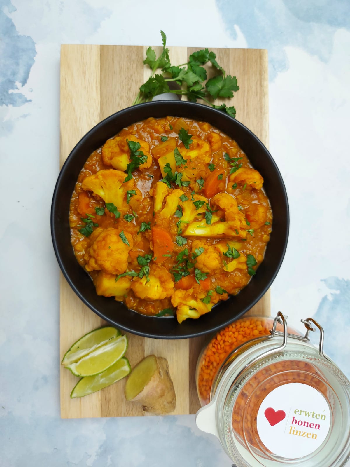 Linzen curry met bloemkool en tomaat